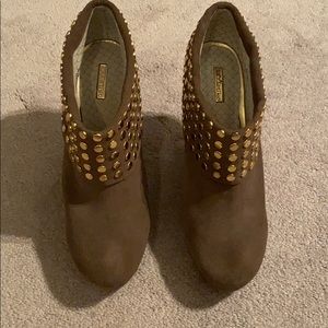 Matiko suede studded wedge